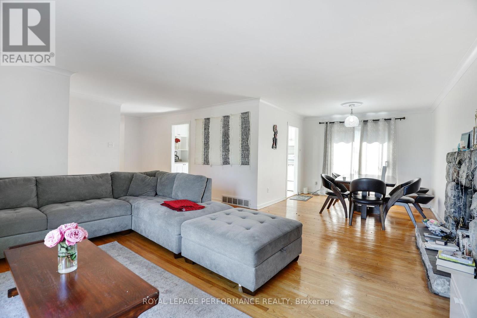 142 Meadowlands Drive W, Ottawa, Ontario  K2G 2S4 - Photo 9 - X12452125