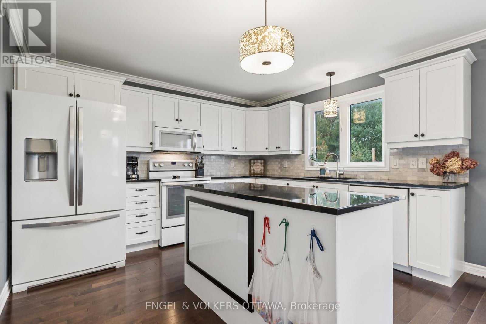 161 Des Pins Street, Russell, Ontario  K4R 0B9 - Photo 16 - X12452146