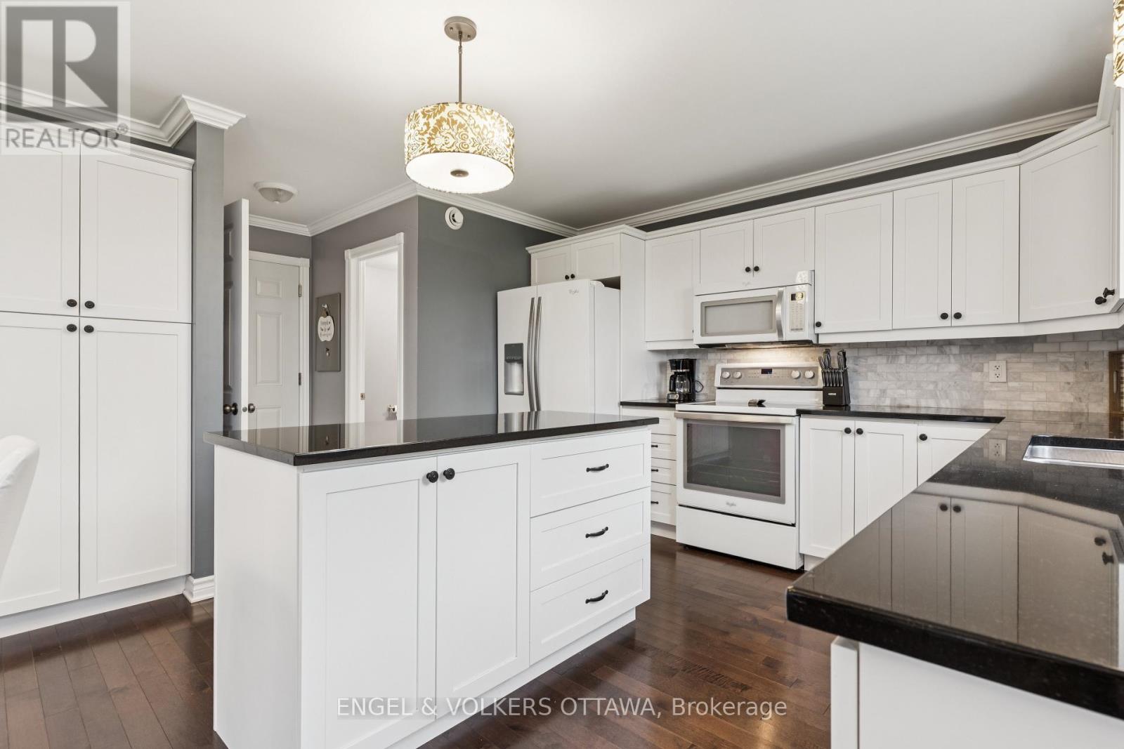 161 Des Pins Street, Russell, Ontario  K4R 0B9 - Photo 17 - X12452146