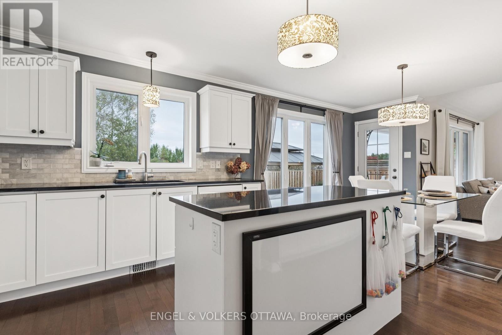 161 Des Pins Street, Russell, Ontario  K4R 0B9 - Photo 19 - X12452146