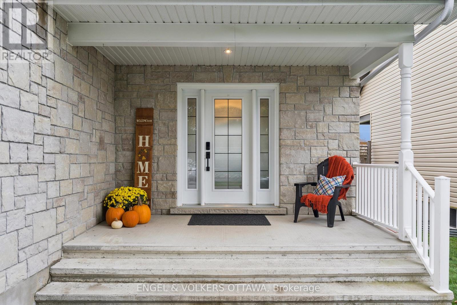 161 Des Pins Street, Russell, Ontario  K4R 0B9 - Photo 3 - X12452146