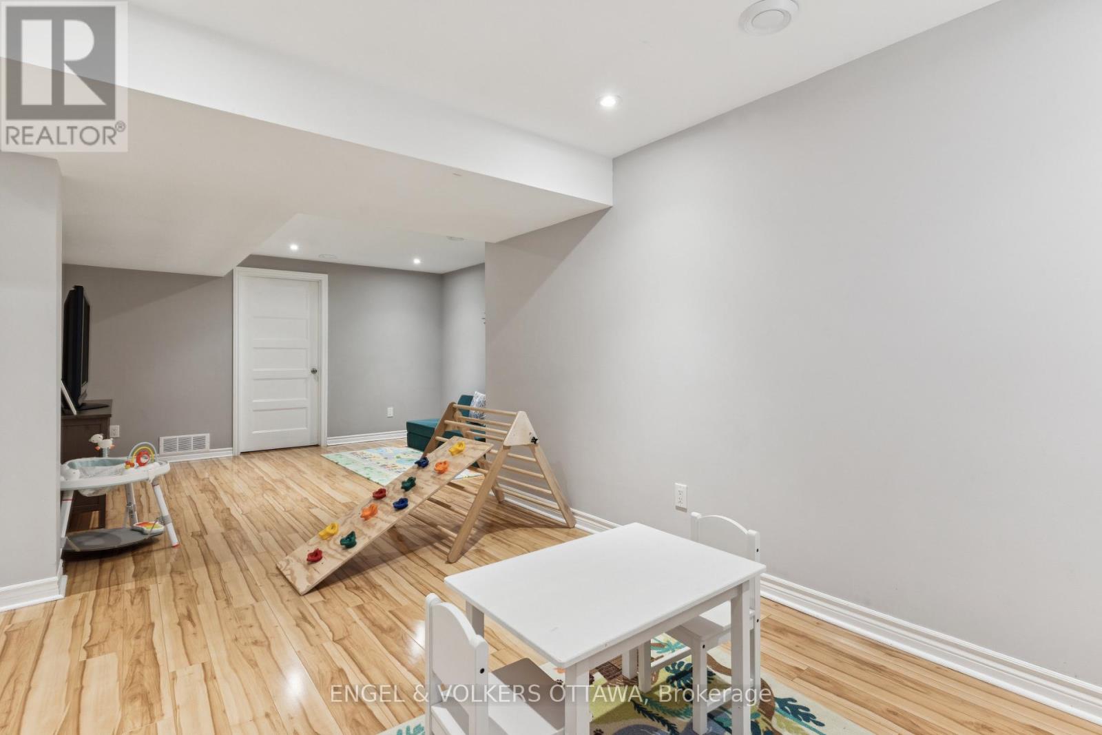 161 Des Pins Street, Russell, Ontario  K4R 0B9 - Photo 38 - X12452146