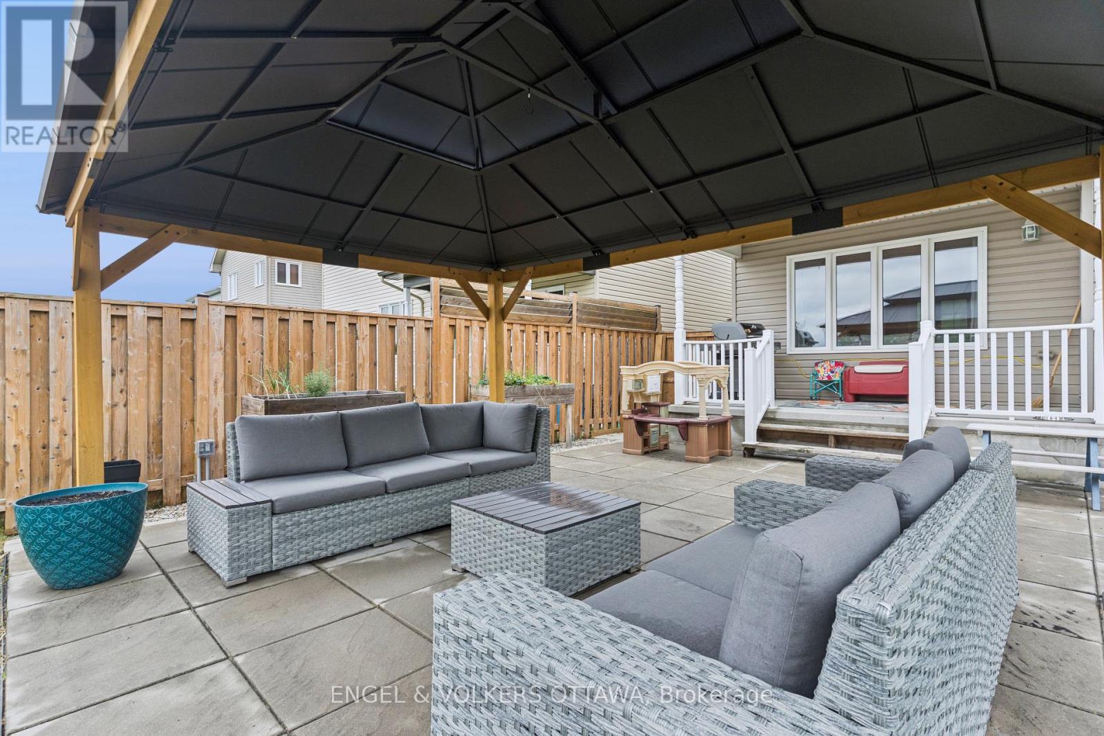 161 Des Pins Street, Russell, Ontario  K4R 0B9 - Photo 46 - X12452146
