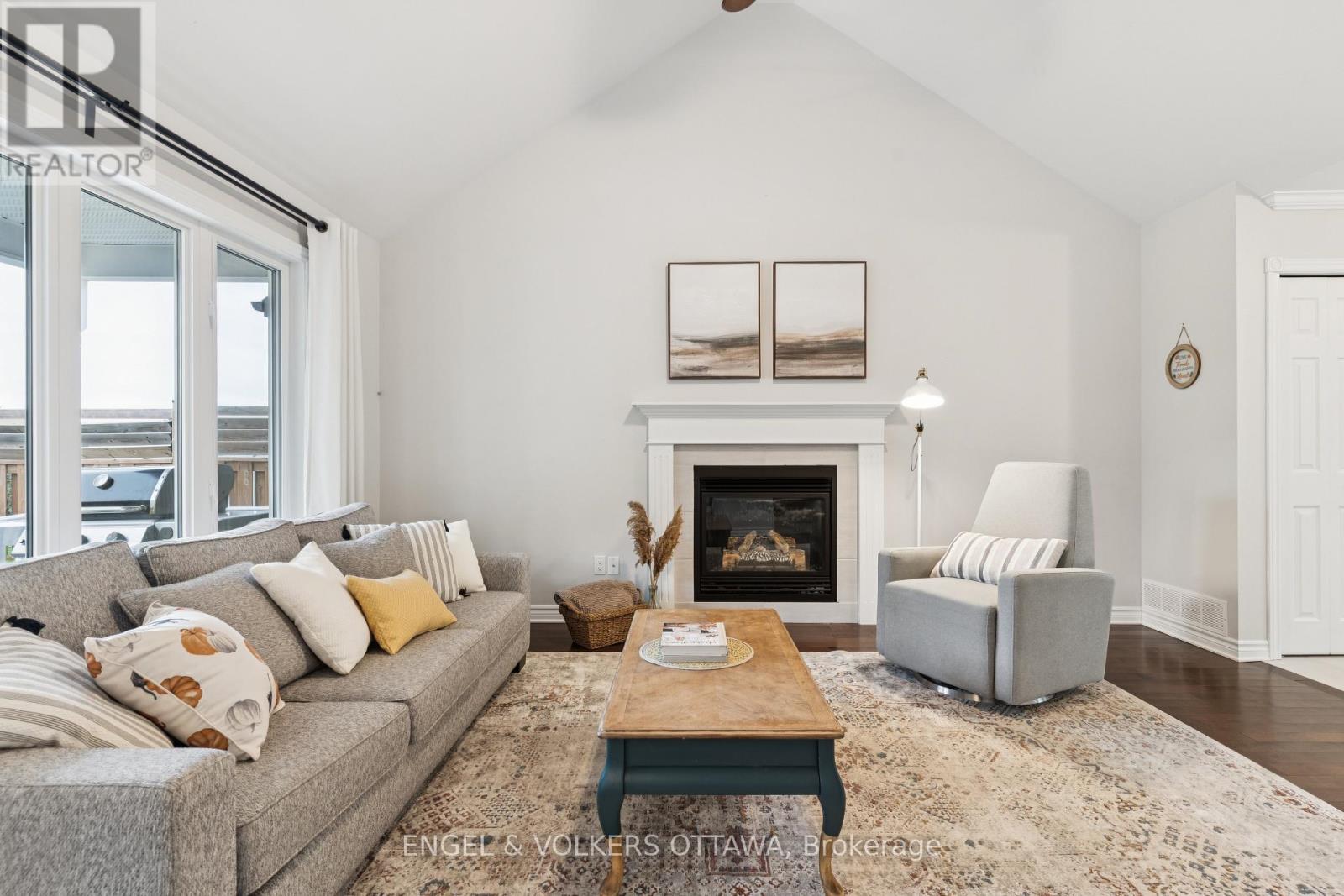 161 Des Pins Street, Russell, Ontario  K4R 0B9 - Photo 8 - X12452146