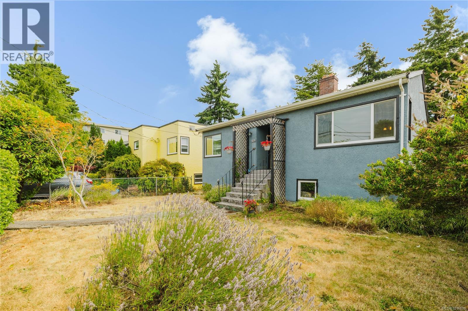 1905 Lee Ave, Victoria, British Columbia