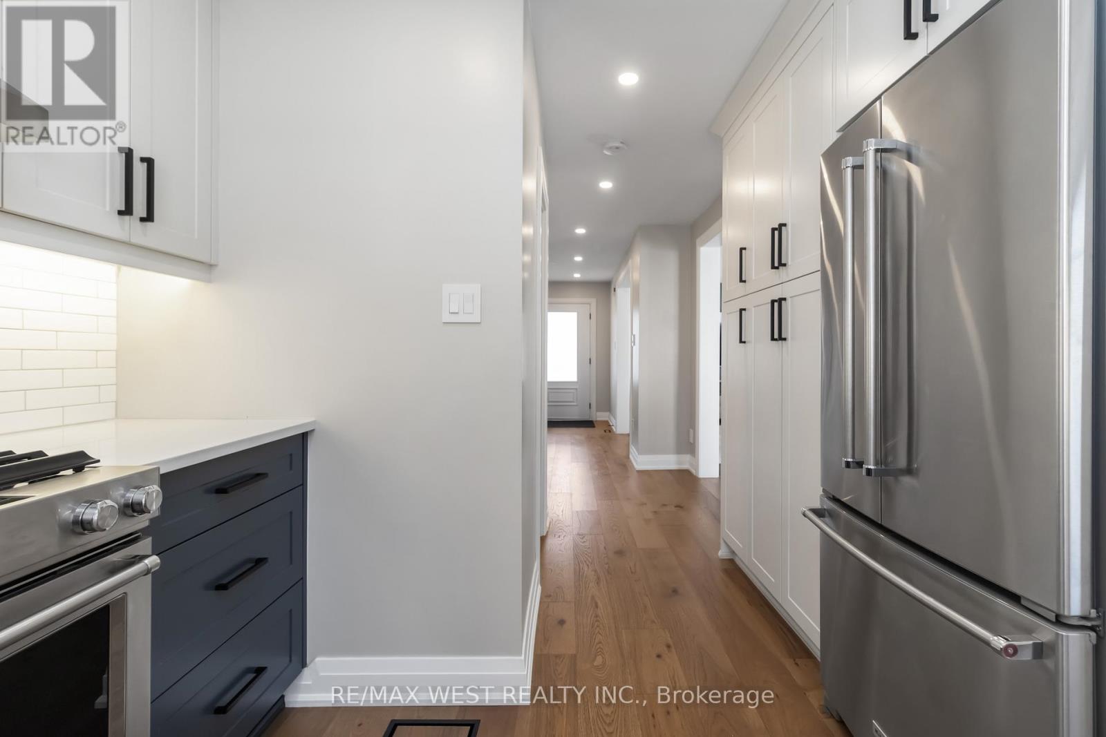 440 Bluesky Crescent, Mississauga, Ontario  L5R 2R9 - Photo 12 - W12446066