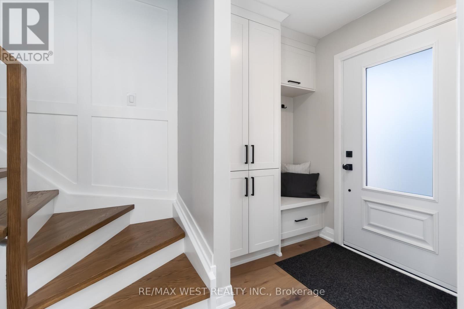 440 Bluesky Crescent, Mississauga, Ontario  L5R 2R9 - Photo 3 - W12446066