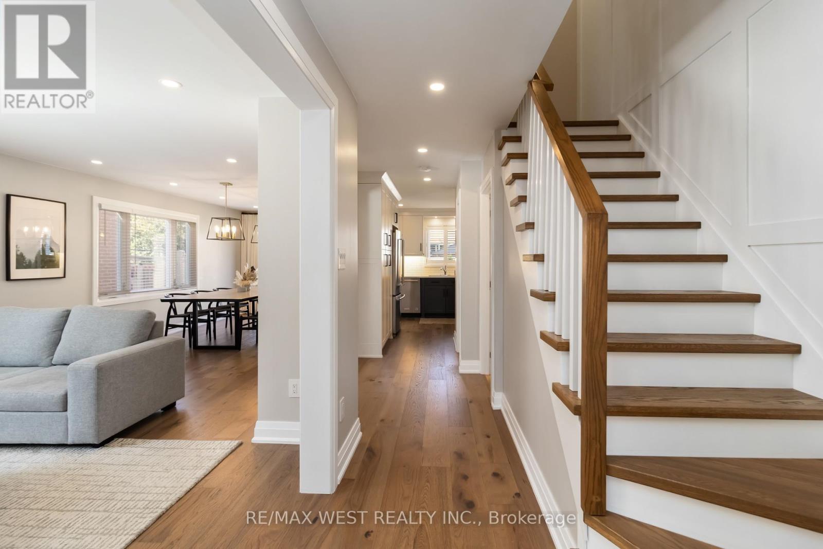 440 Bluesky Crescent, Mississauga, Ontario  L5R 2R9 - Photo 4 - W12446066
