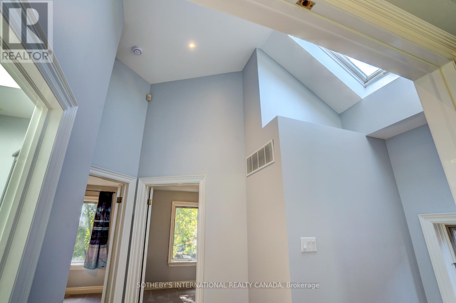 117 Deloraine Avenue, Toronto, Ontario  M5M 2B1 - Photo 15 - C12452025