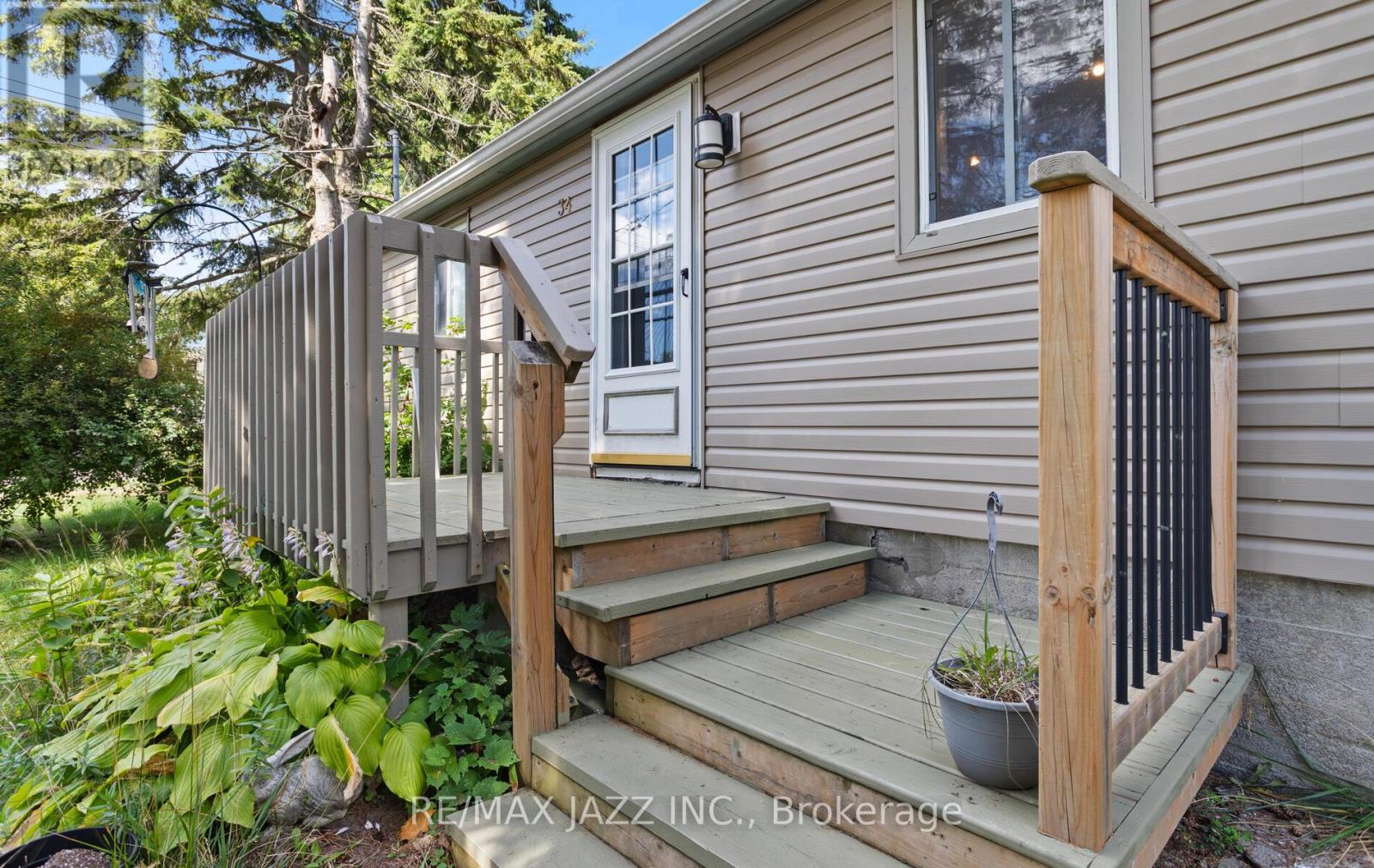 34 Fawcette Avenue E, Prince Edward County, Ontario  K0K 2T0 - Photo 2 - X12402139