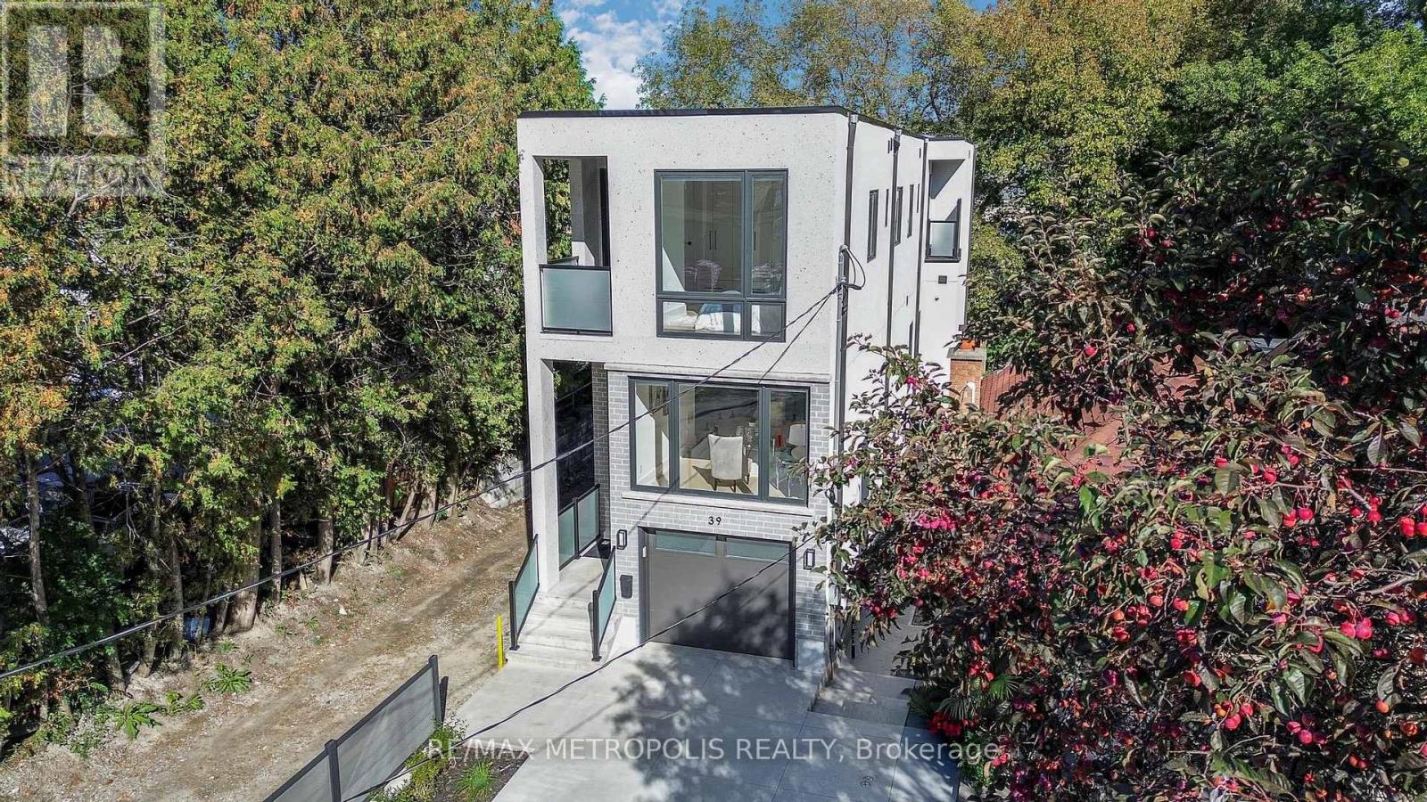 39 Kenworthy Avenue, Toronto, Ontario  M1L 3B1 - Photo 3 - E12451737