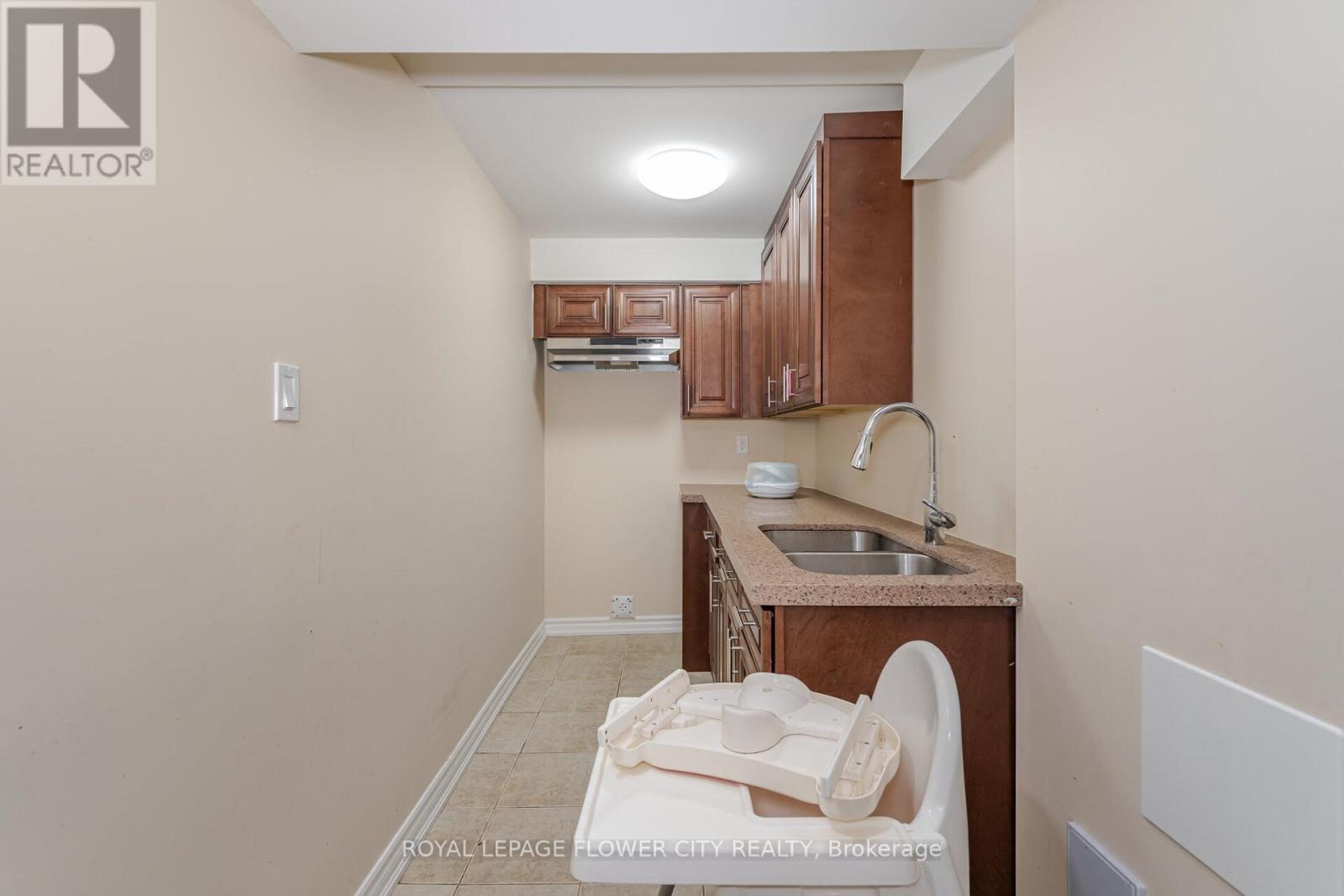 68 Denton Circle, Vaughan, Ontario  L6A 2N4 - Photo 27 - N12419790