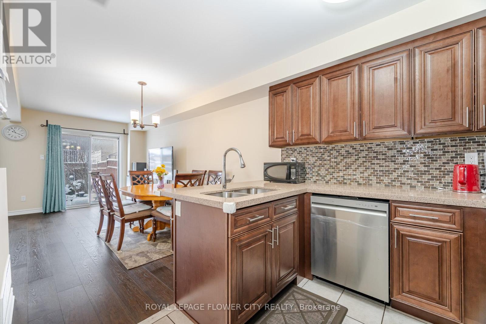 68 Denton Circle, Vaughan, Ontario  L6A 2N4 - Photo 13 - N12419790