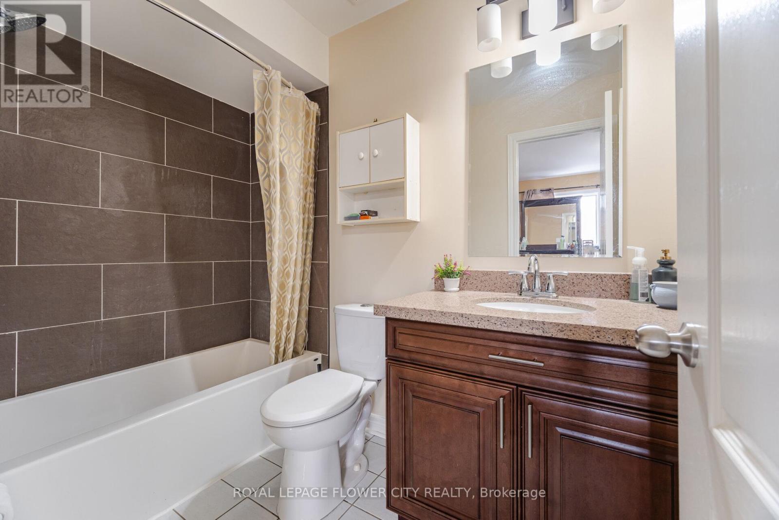 68 Denton Circle, Vaughan, Ontario  L6A 2N4 - Photo 20 - N12419790