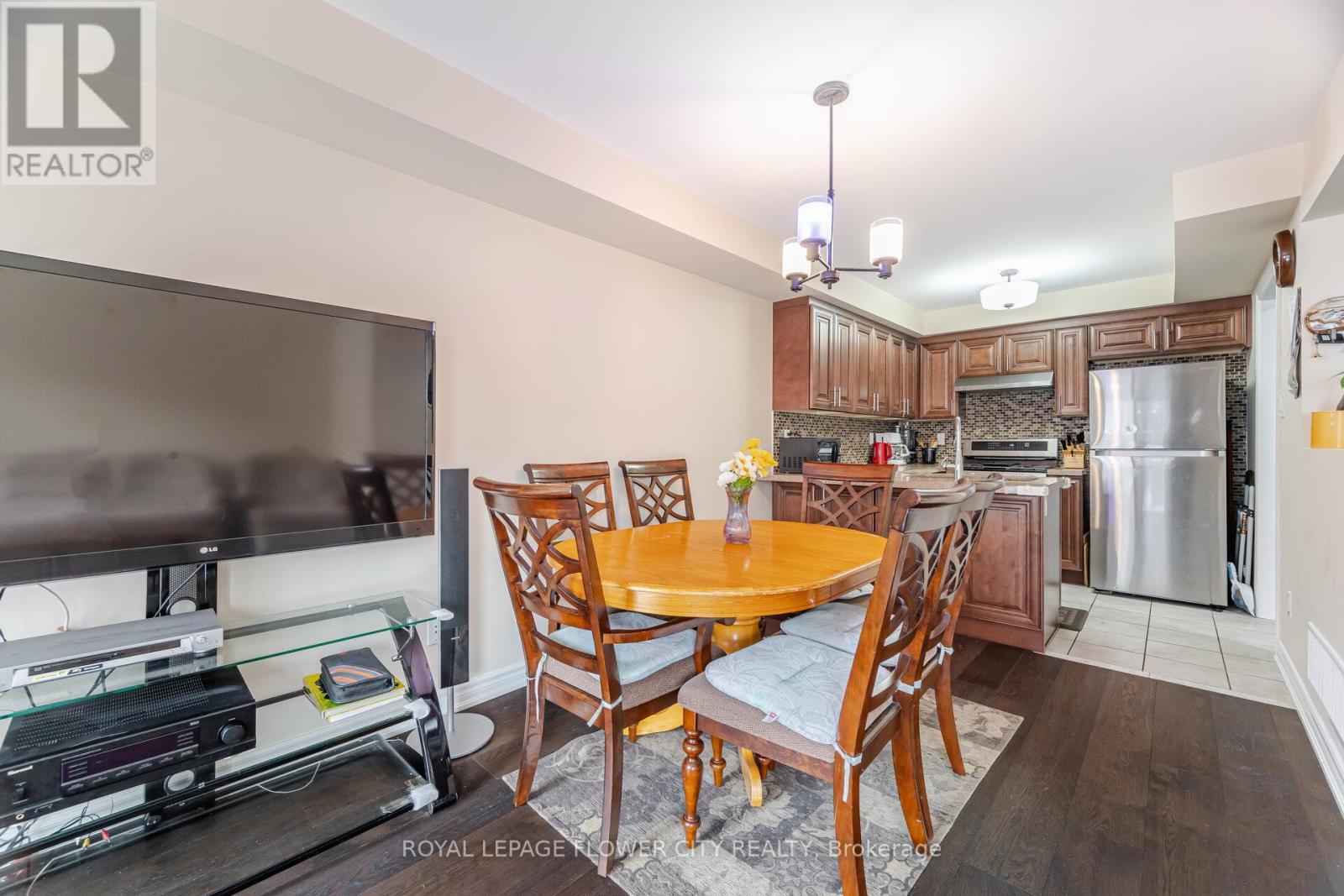 68 Denton Circle, Vaughan, Ontario  L6A 2N4 - Photo 10 - N12419790