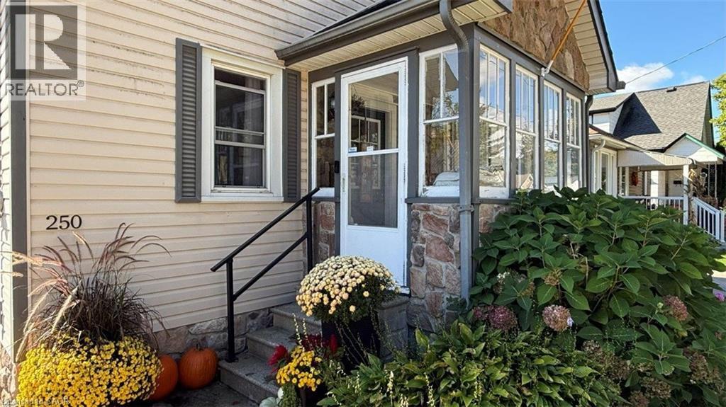 250 Grove Street, Simcoe, Ontario  N3Y 1K9 - Photo 3 - 40777383