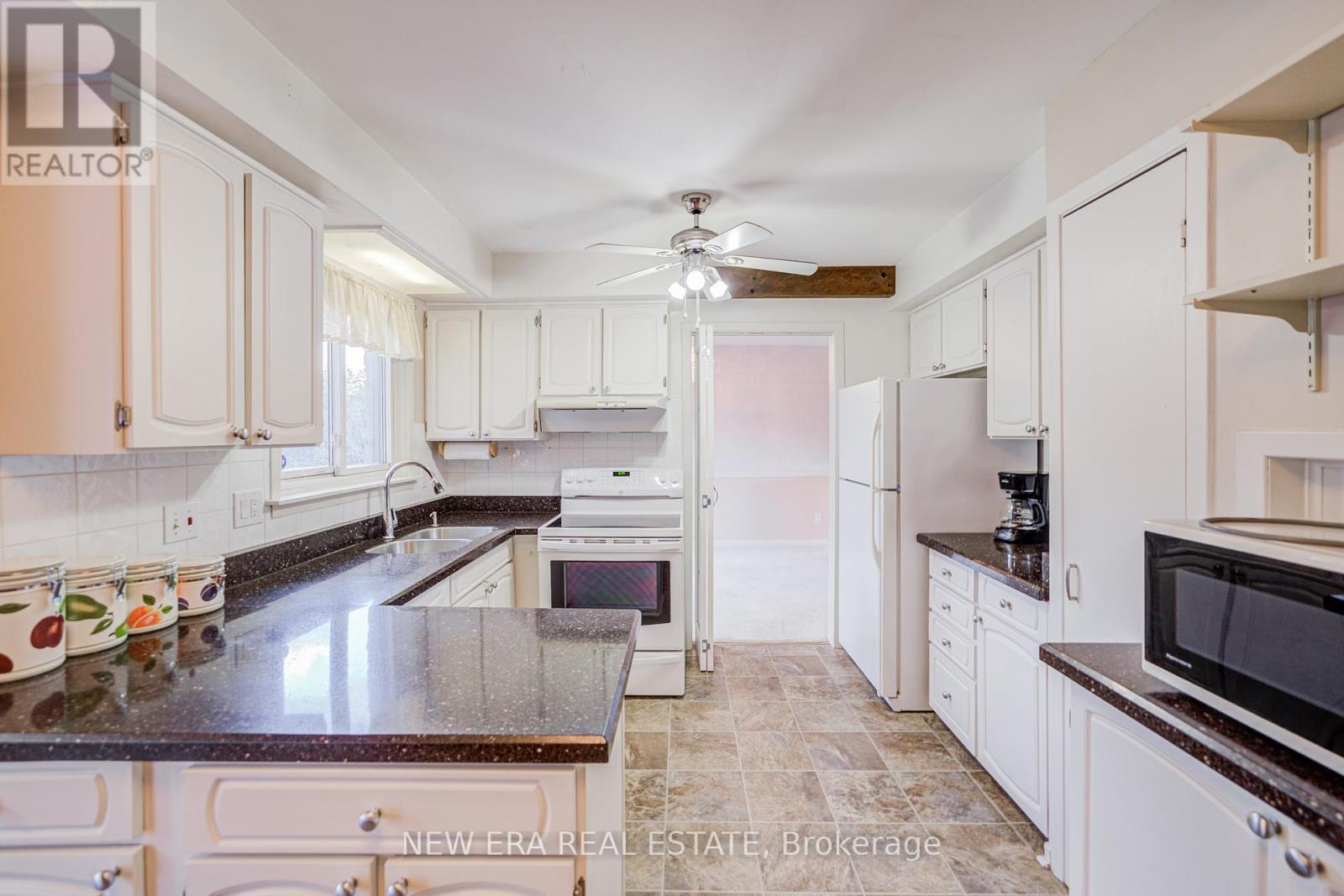5 Burnhamill Place, Toronto, Ontario  M9C 3S3 - Photo 15 - W12451978