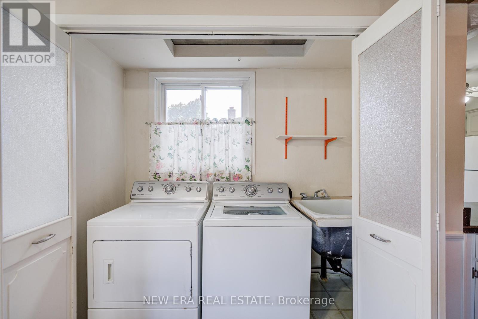 5 Burnhamill Place, Toronto, Ontario  M9C 3S3 - Photo 18 - W12451978