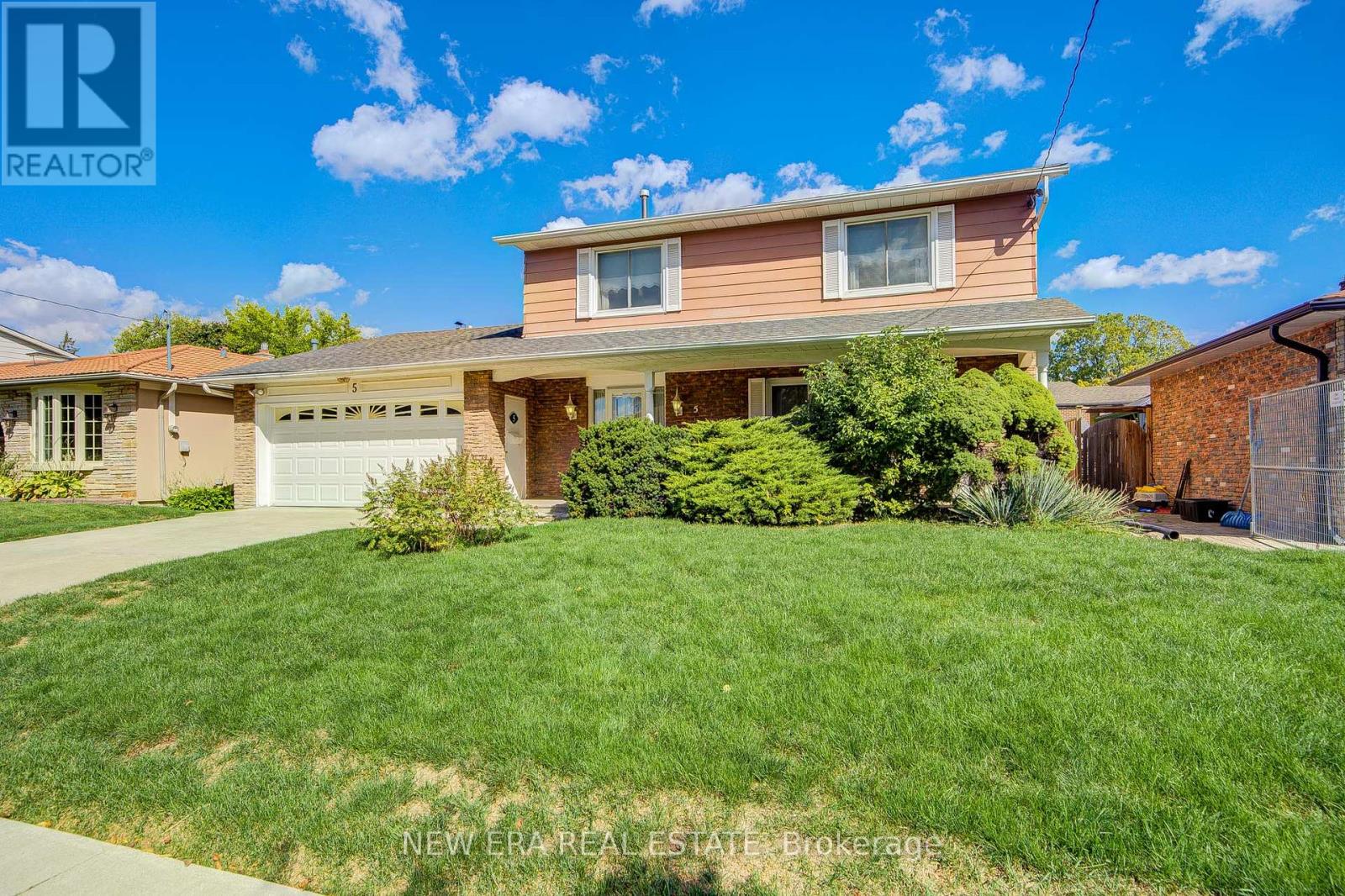 5 Burnhamill Place, Toronto, Ontario  M9C 3S3 - Photo 4 - W12451978