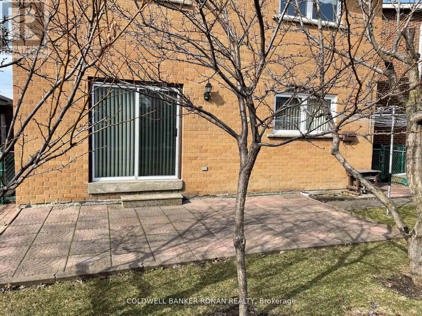74 Minglehaze Drive, Toronto, Ontario  M9V 4W9 - Photo 8 - W12452009