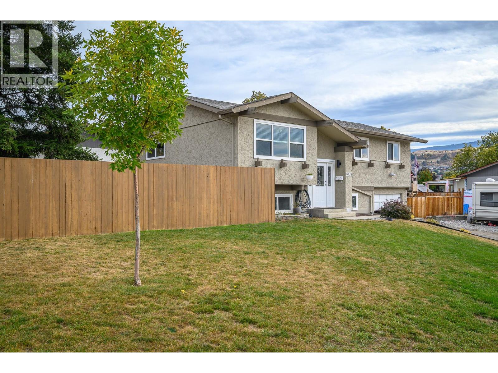 2003 21 Street, Vernon, British Columbia  V1T 7C3 - Photo 2 - 10365383