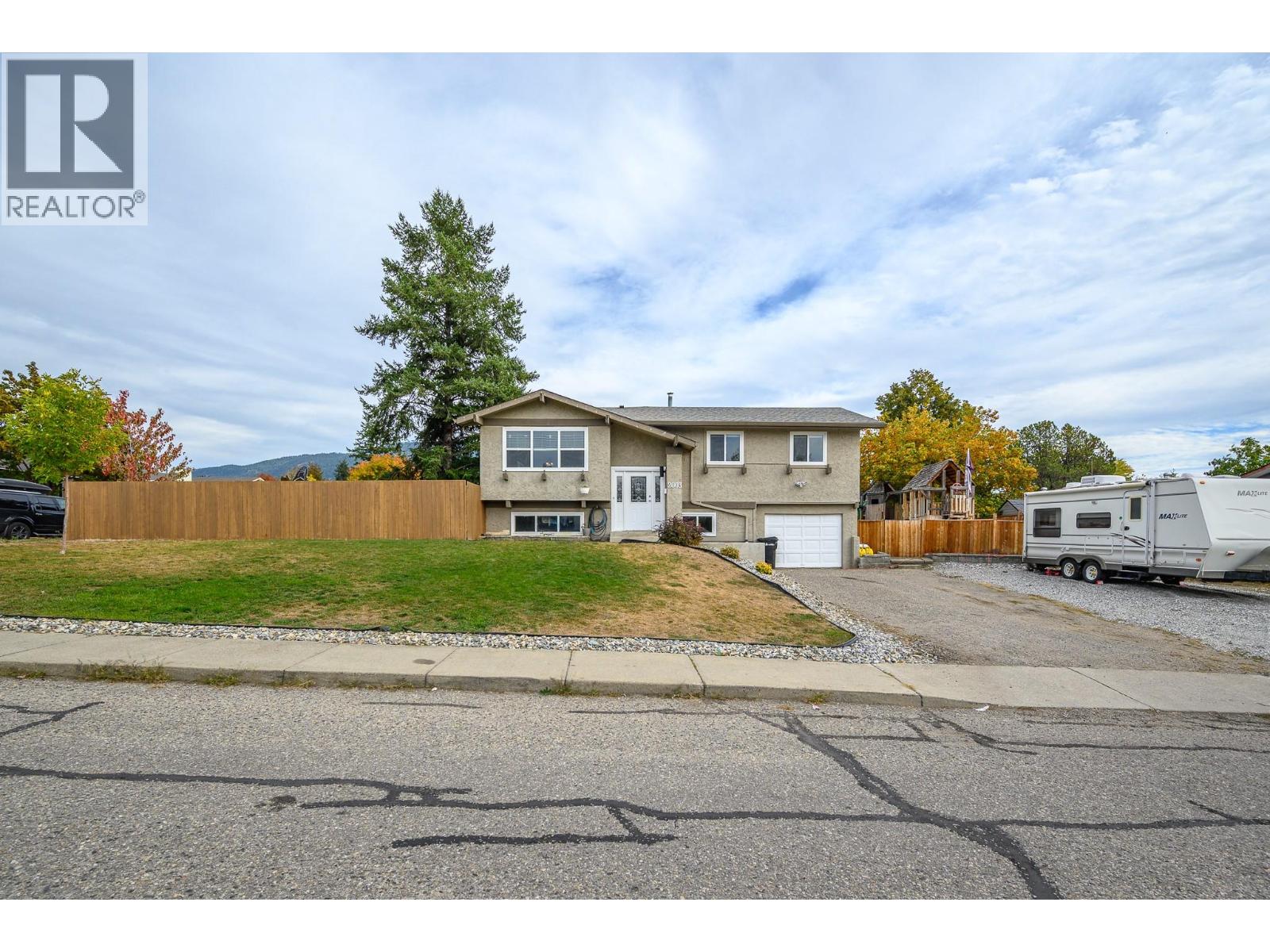 2003 21 Street, Vernon, British Columbia  V1T 7C3 - Photo 3 - 10365383