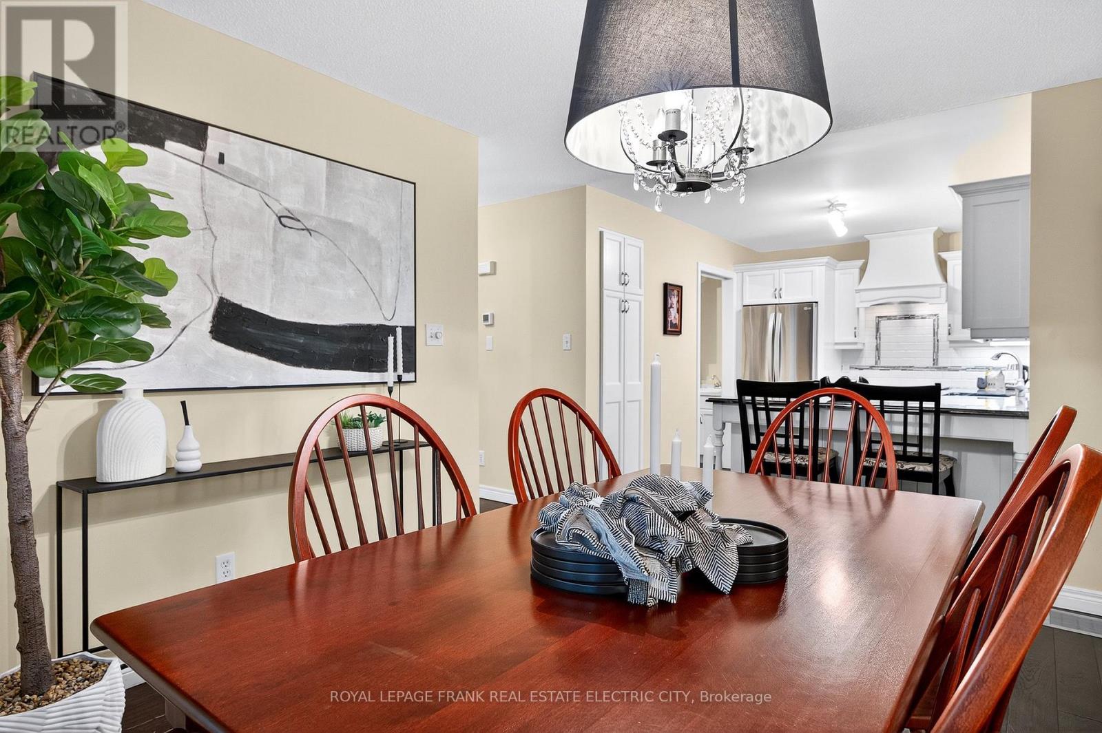 20 Charles Court, Selwyn, Ontario  K0L 2H0 - Photo 9 - X12452121