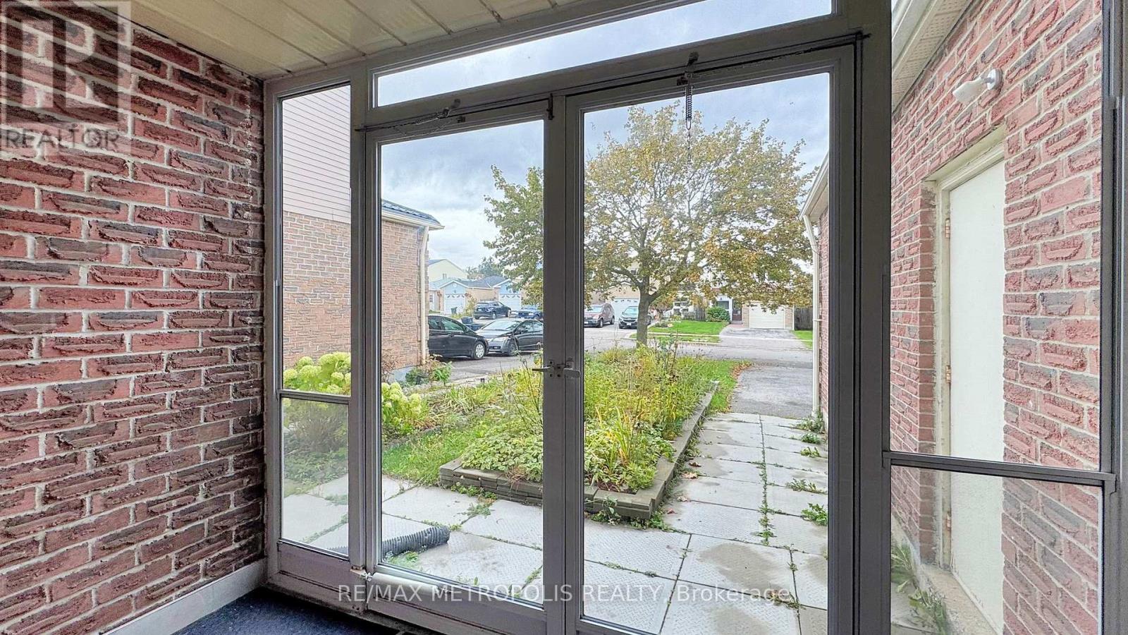 Main - 61 Horseshoe Crescent, Toronto, Ontario  M1B 4S3 - Photo 6 - E12451941