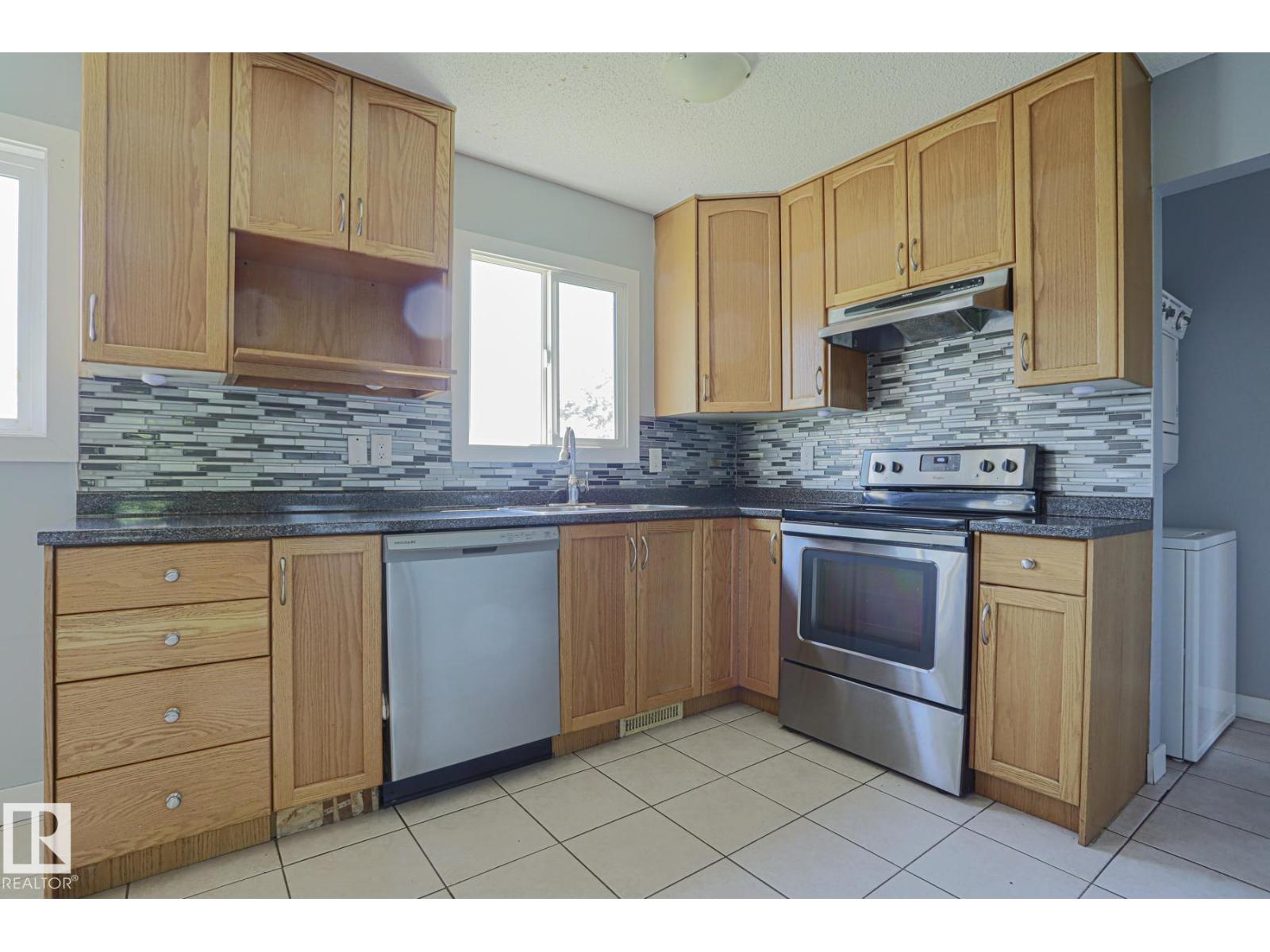 1411 35 St Nw, Edmonton, Alberta  T6L 2M2 - Photo 9 - E4461324