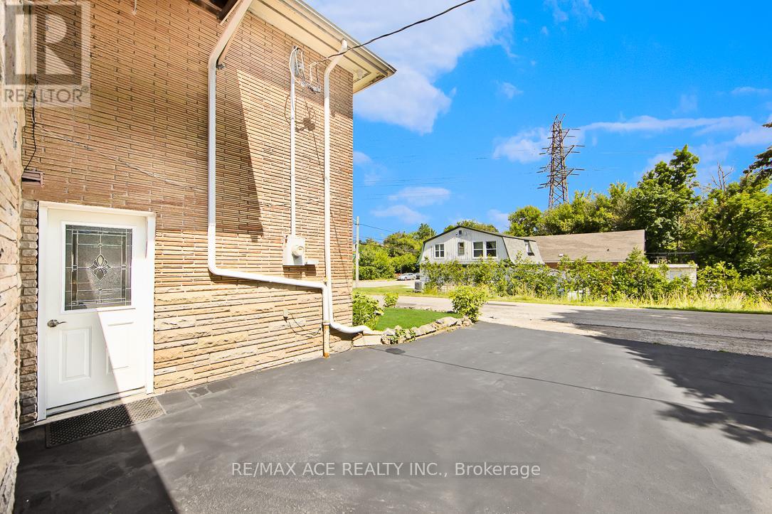 Main - 205 Emerson Street, Hamilton, Ontario  L8S 2Y3 - Photo 13 - X12451961