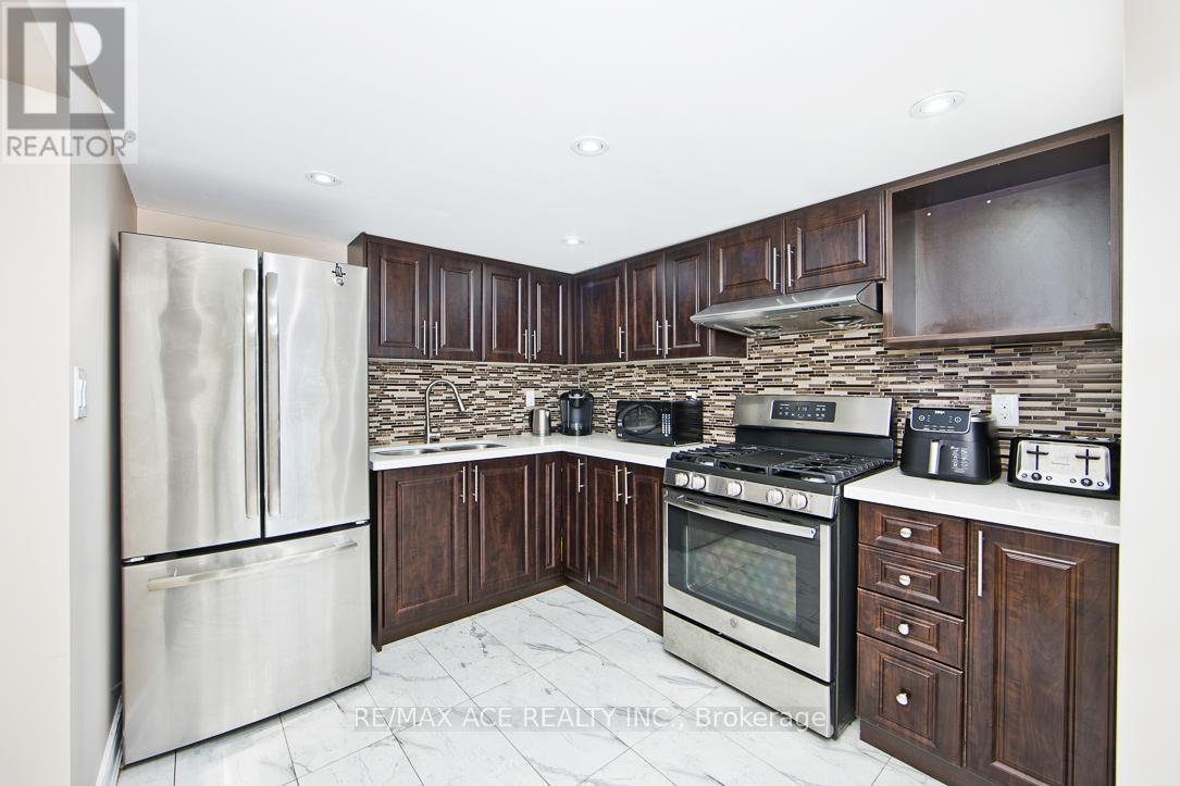 Main - 205 Emerson Street, Hamilton, Ontario  L8S 2Y3 - Photo 7 - X12451961