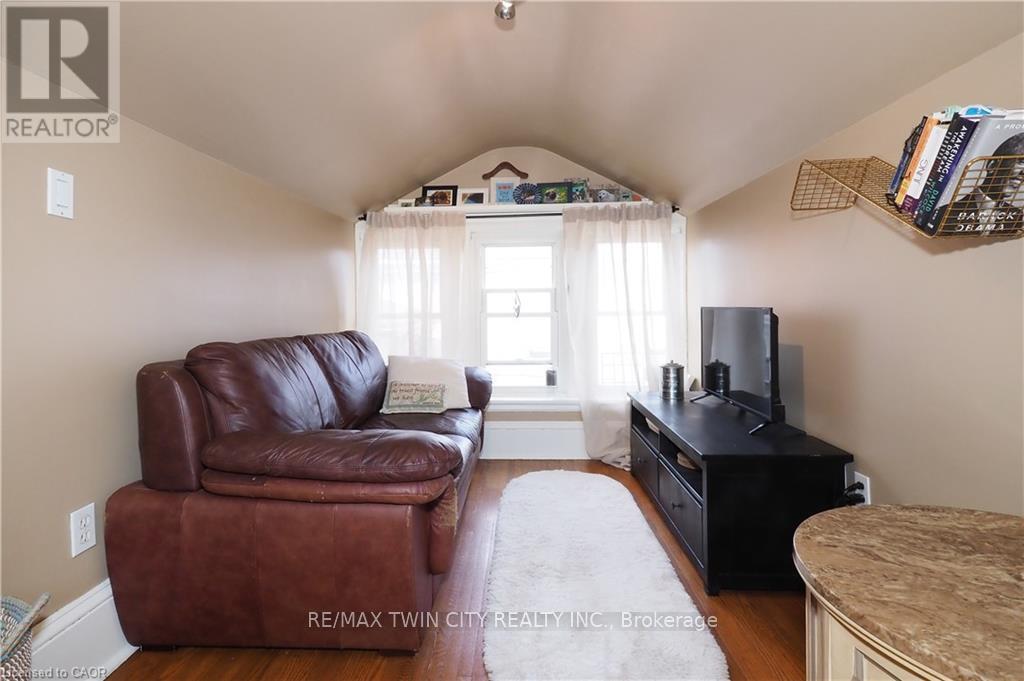 76 Wellington Street, Cambridge, Ontario  N1R 3Y7 - Photo 27 - X12451998