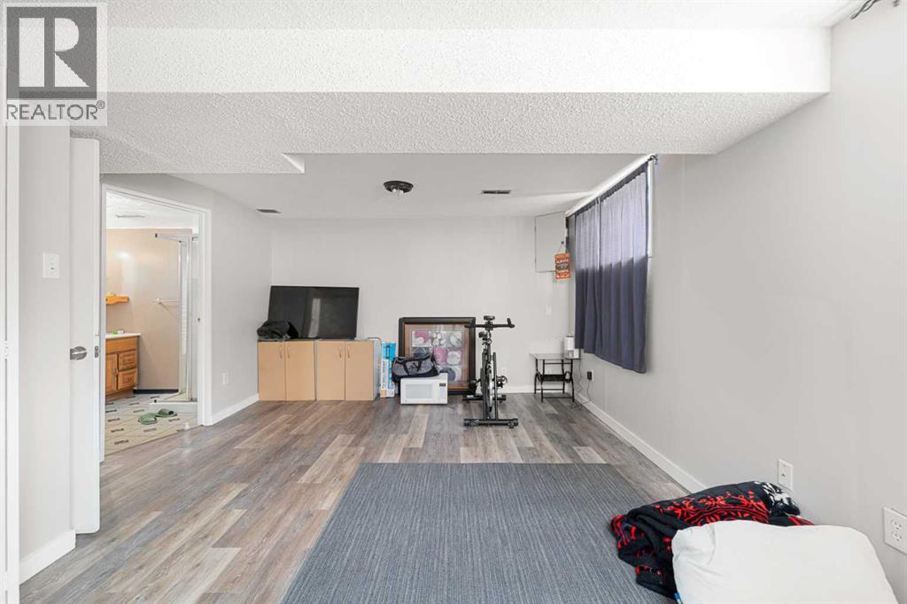 7827 Hunterquay Road Nw, Calgary, Alberta  T2K 4T8 - Photo 17 - A2263143