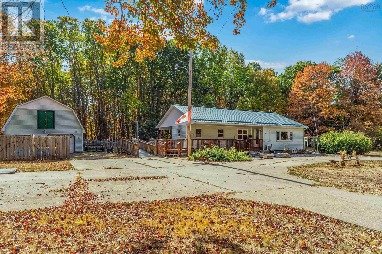 26 Pleasant Street, Wilmot, Nova Scotia  B0P 1W0 - Photo 2 - 202525429
