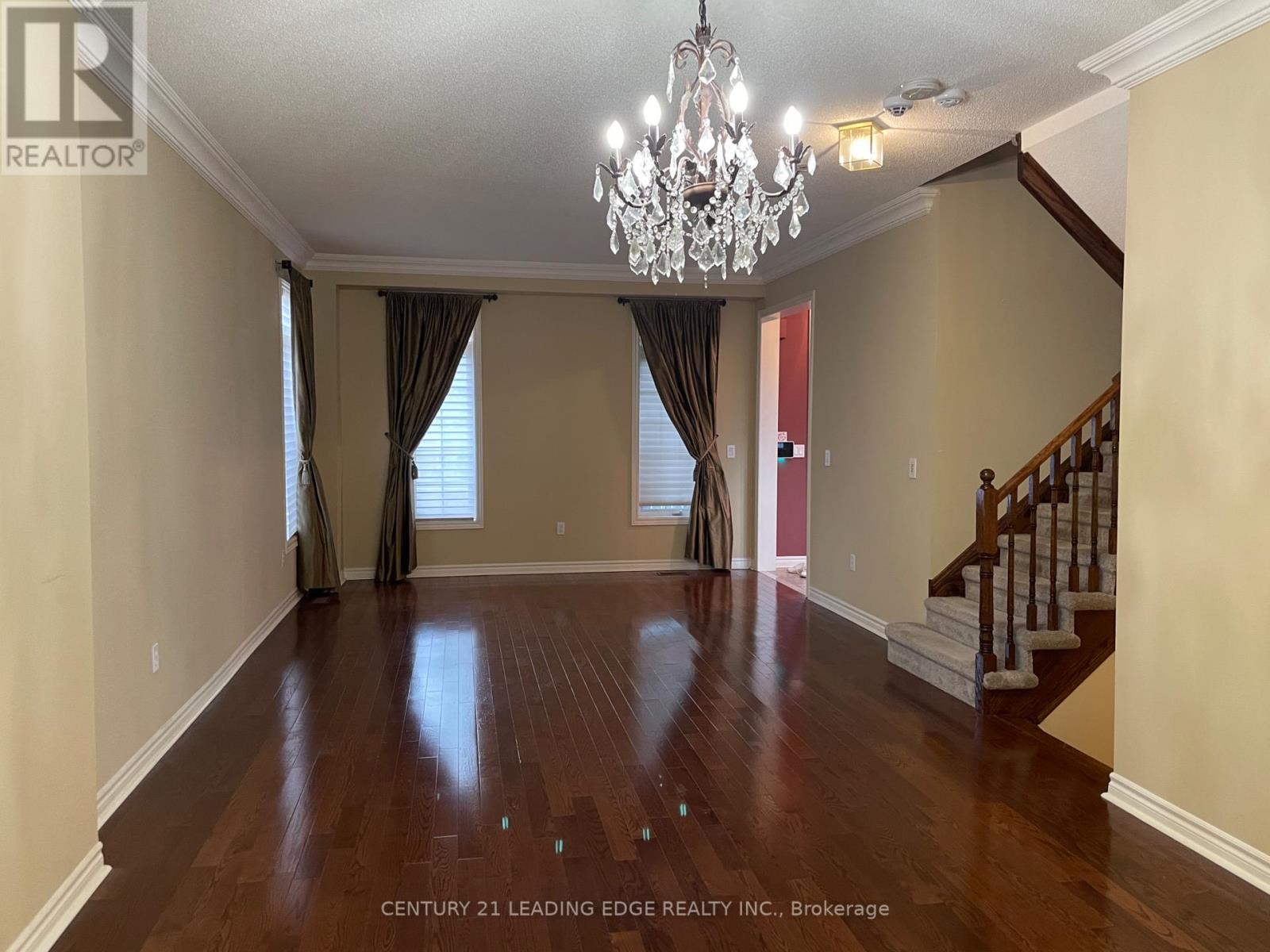 58 Manorwood Drive, Markham, Ontario  L6C 2S2 - Photo 7 - N12451678