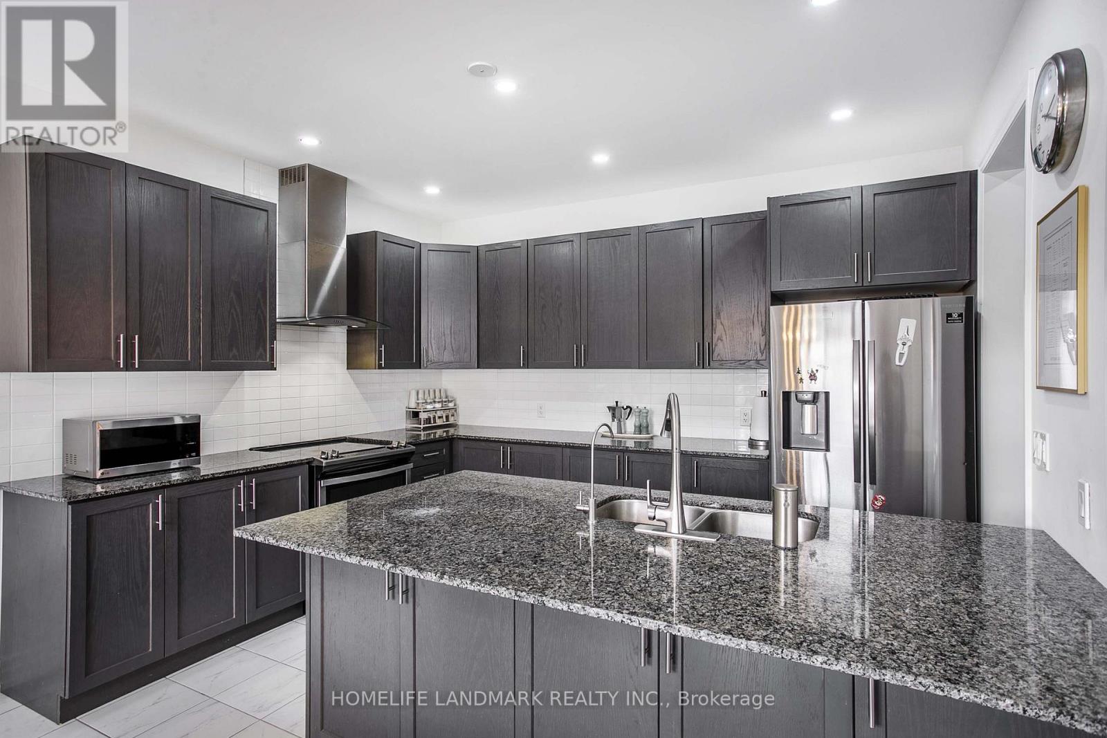 6 Cloverridge Avenue, East Gwillimbury, Ontario  L9N 0V3 - Photo 17 - N12435415