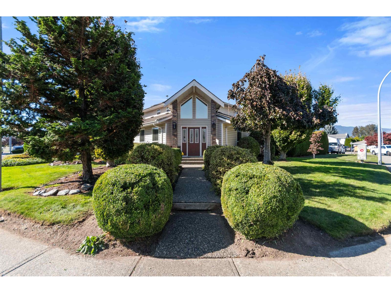 45355 Jasper Drive, Sardis West Vedder, Chilliwack, British Columbia  V2R 3B2 - Photo 2 - R3056624