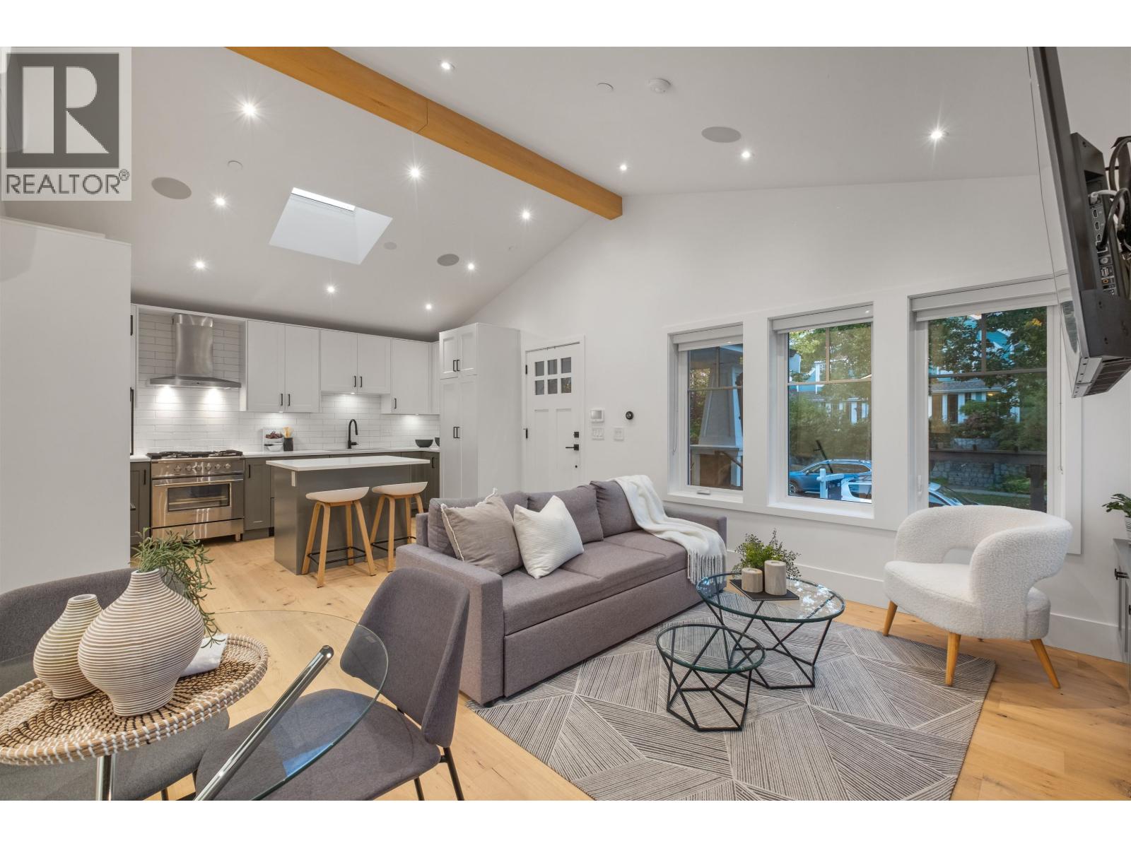 2058 E 5th Avenue, Vancouver, British Columbia  V5N 1M4 - Photo 2 - R3056378