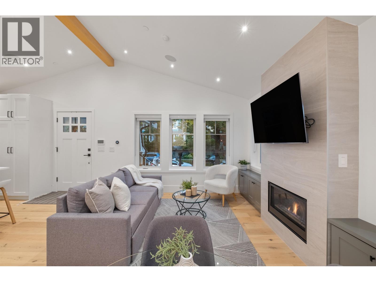 2058 E 5th Avenue, Vancouver, British Columbia  V5N 1M4 - Photo 3 - R3056378