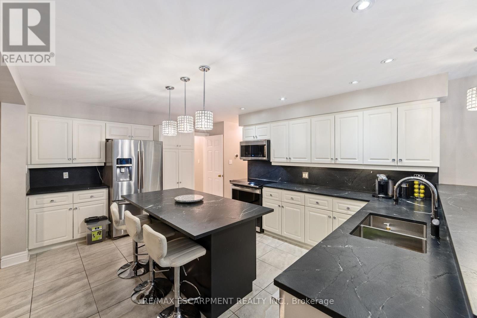 117 Miller Drive, Hamilton, Ontario  L9G 4W2 - Photo 11 - X12378821