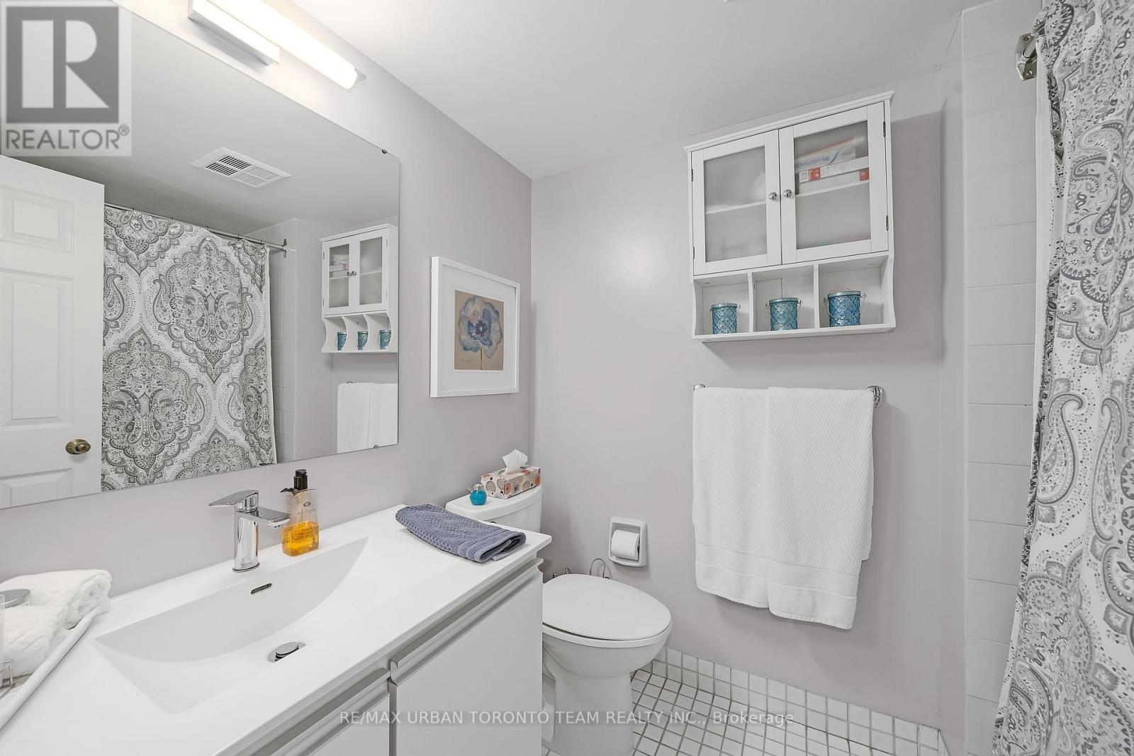 1601 - 3 Concorde Place, Toronto, Ontario  M3C 3K6 - Photo 19 - C12452039