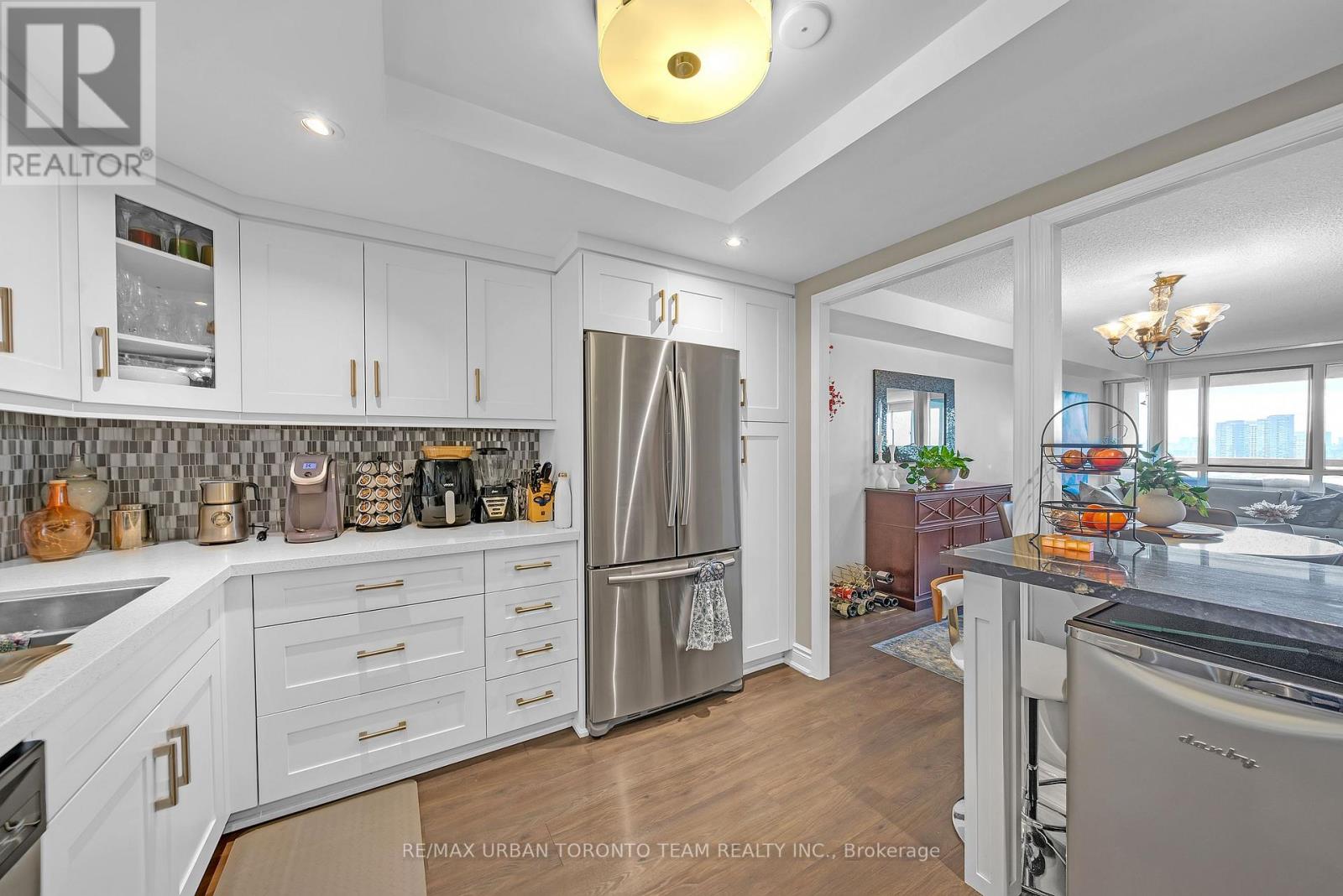 1601 - 3 Concorde Place, Toronto, Ontario  M3C 3K6 - Photo 4 - C12452039