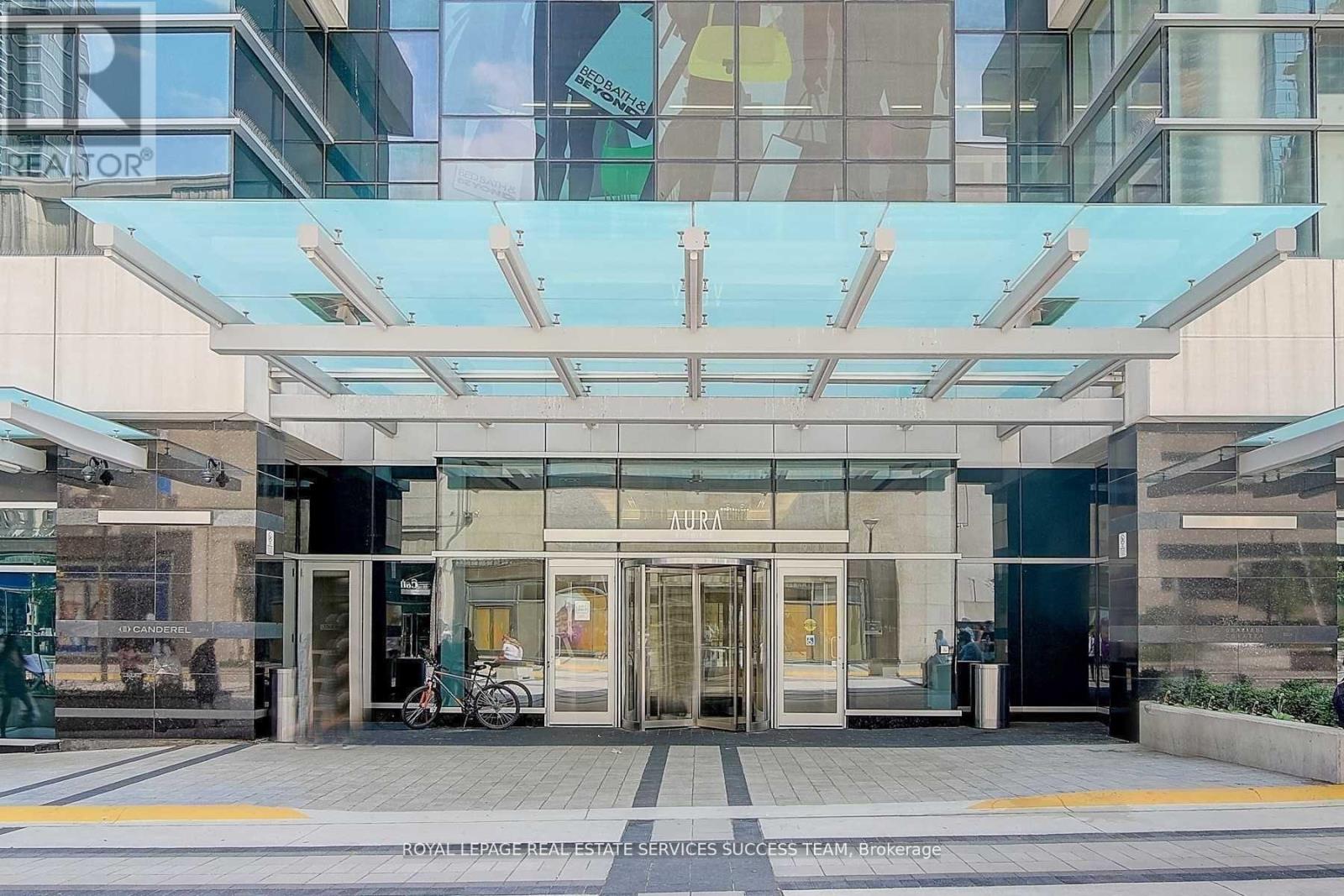 4713 - 386 Yonge Street W, Toronto, Ontario  M5B 0A5 - Photo 2 - C12452118