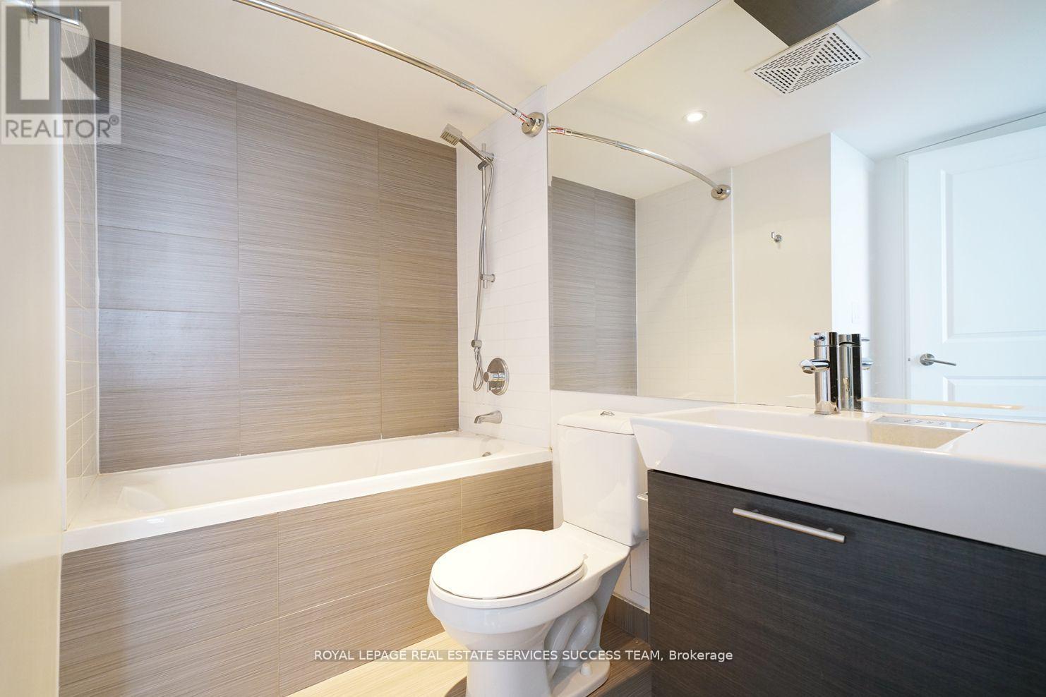 4713 - 386 Yonge Street W, Toronto, Ontario  M5B 0A5 - Photo 23 - C12452118