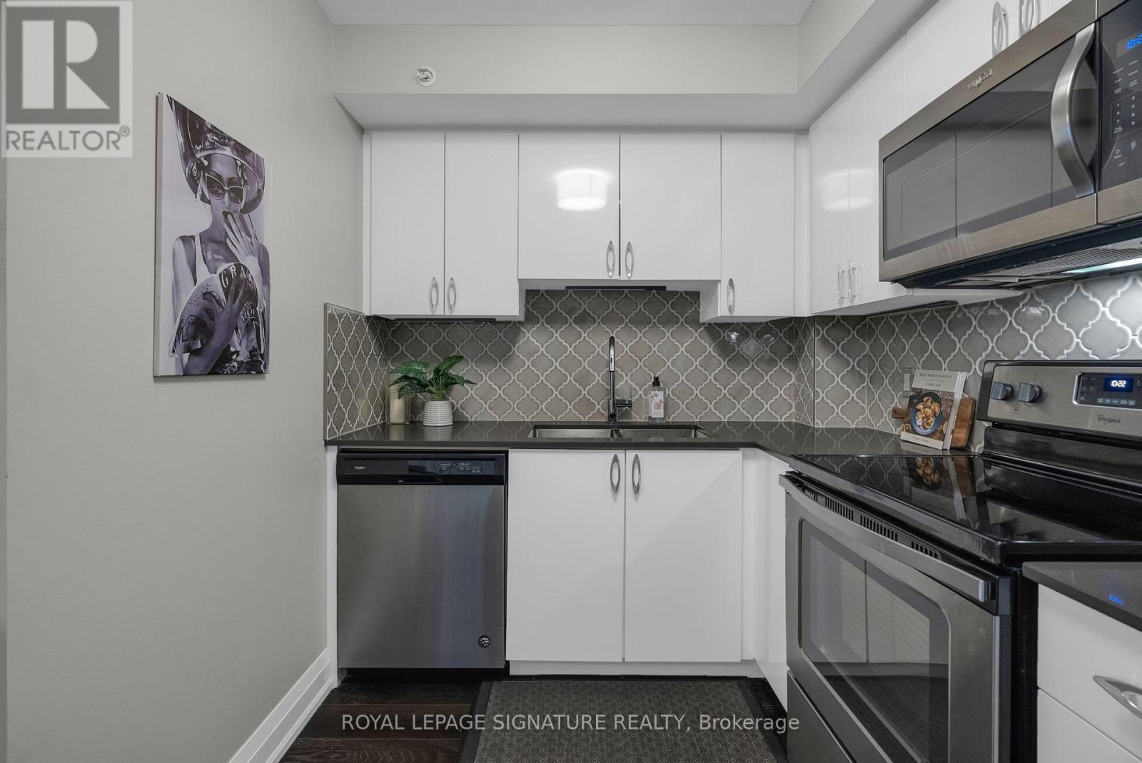 204 - 481 Rupert Avenue, Whitchurch-Stouffville, Ontario  L4A 1Y7 - Photo 8 - N12452068