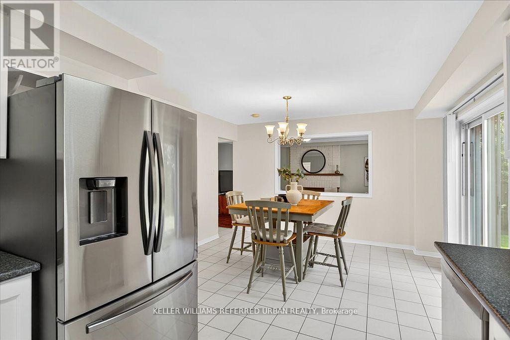 32 Nelson Circle, Newmarket, Ontario  L3X 1R1 - Photo 11 - N12452085