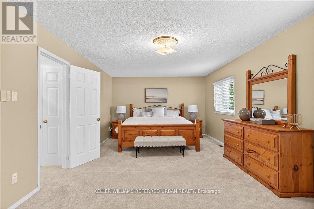 32 Nelson Circle, Newmarket, Ontario  L3X 1R1 - Photo 18 - N12452085