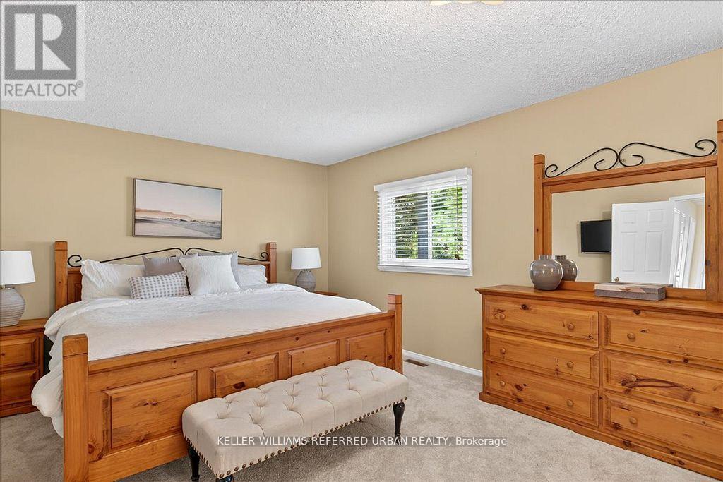 32 Nelson Circle, Newmarket, Ontario  L3X 1R1 - Photo 19 - N12452085