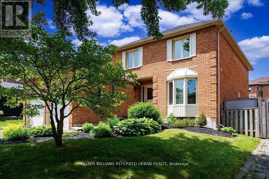 32 Nelson Circle, Newmarket, Ontario  L3X 1R1 - Photo 2 - N12452085