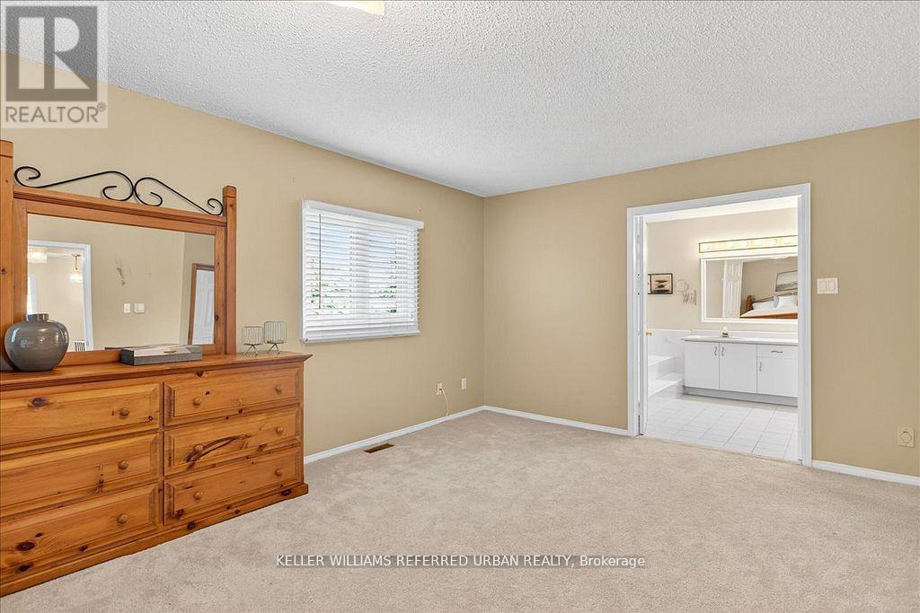 32 Nelson Circle, Newmarket, Ontario  L3X 1R1 - Photo 20 - N12452085